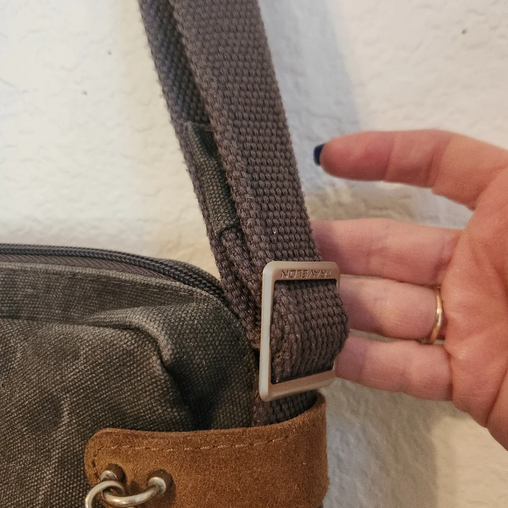 Travelon Anti-Theft Heritage Gray Crossbody Travel Bag with Adjustable Strap‎